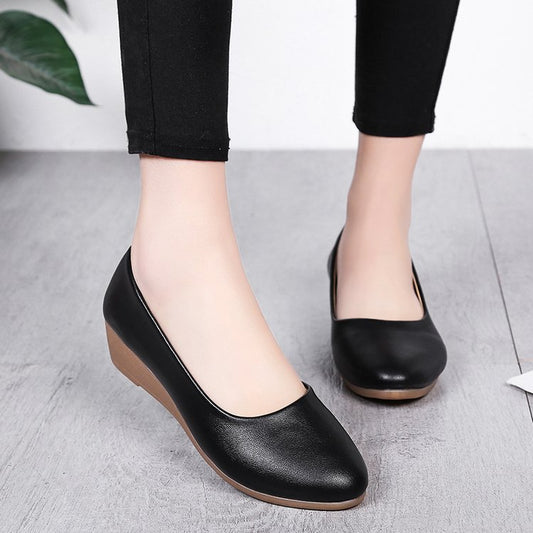Autumn Korean style shallow mouth small slope heel peas shoes