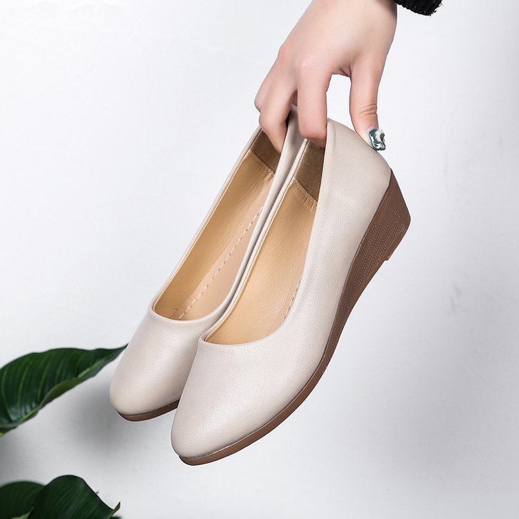 Autumn Korean style shallow mouth small slope heel peas shoes